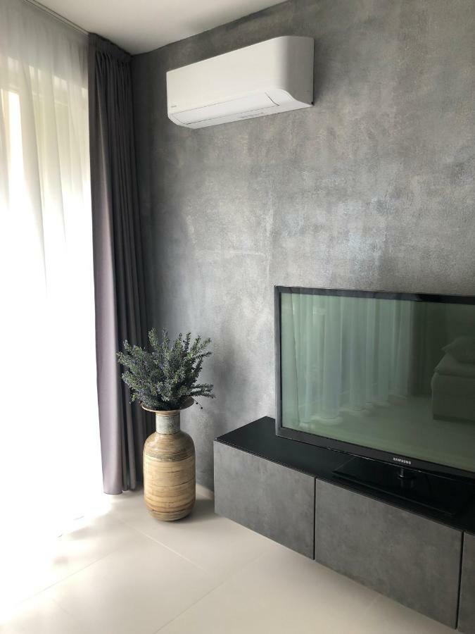 Luxury Apartment With Private Garden Praga Zewnętrze zdjęcie