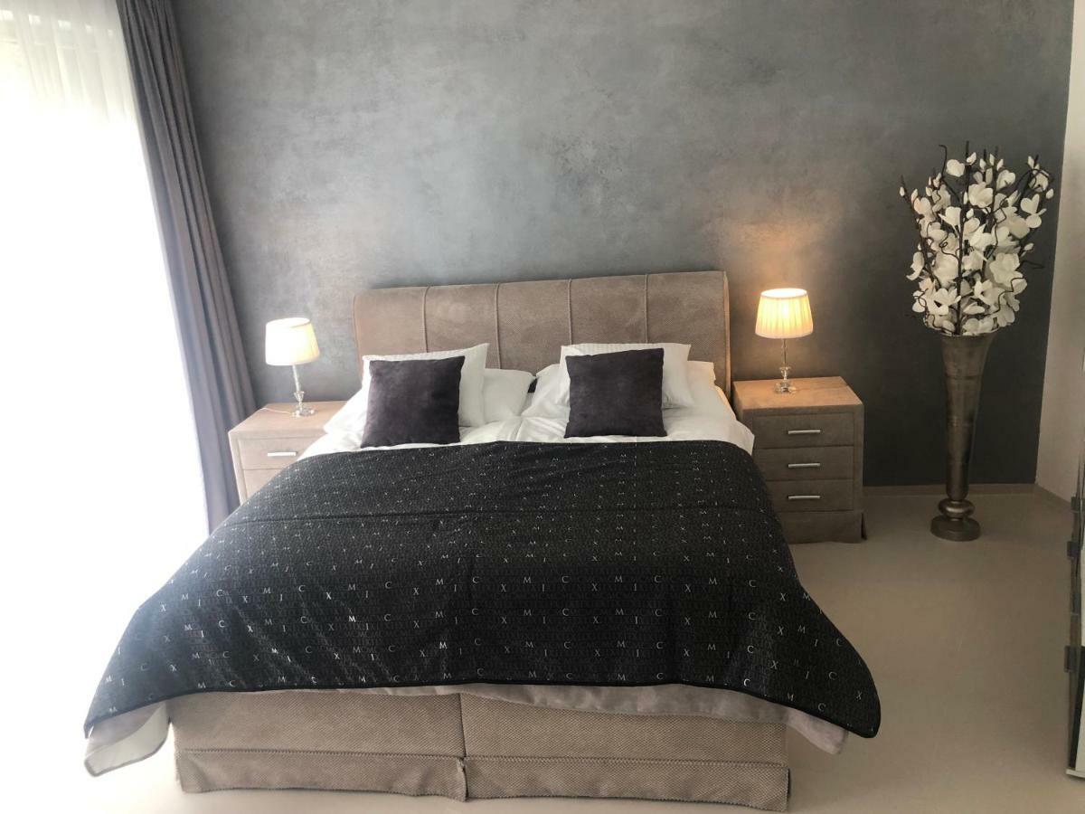 Luxury Apartment With Private Garden Praga Zewnętrze zdjęcie