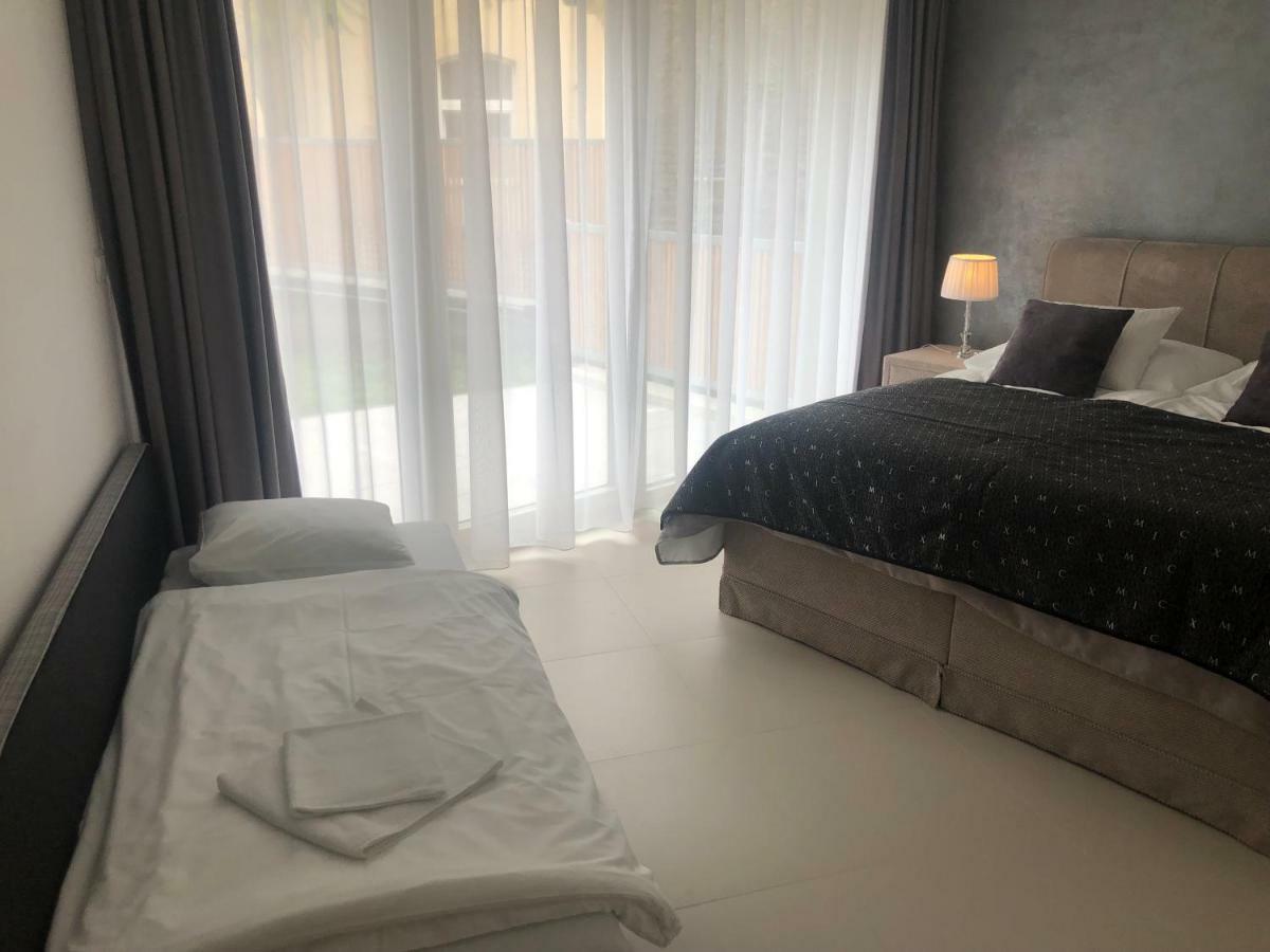 Luxury Apartment With Private Garden Praga Zewnętrze zdjęcie